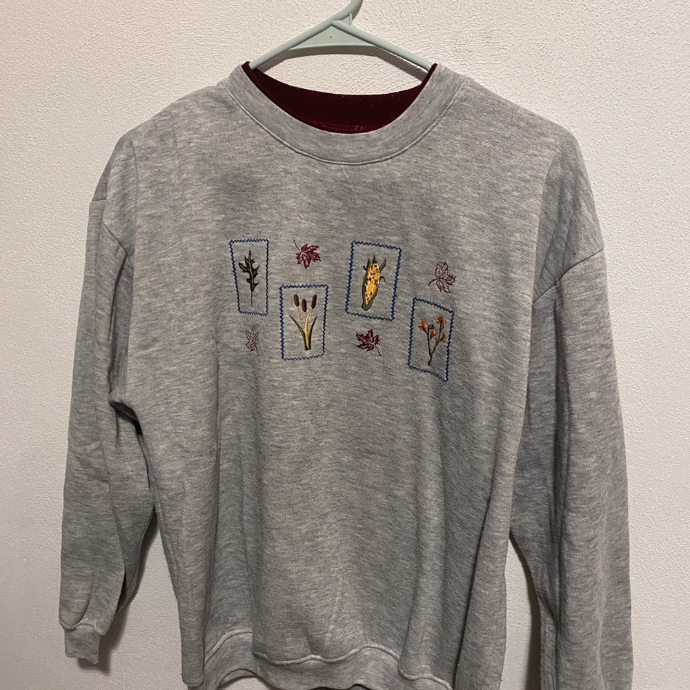 Basic Editions Gray Crewneck Sweater with Nature Embroidery